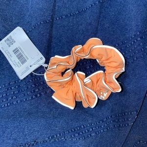 Lululemon Light Locks Scrunchie II *Seawheeze